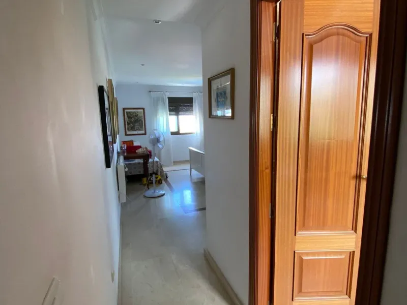 House - Detached Villa в продаже в Marbella, Málaga. В доме 7 спален и 5 ванных комнат. Площадь дома 365 м². Площадь участка 983 м²