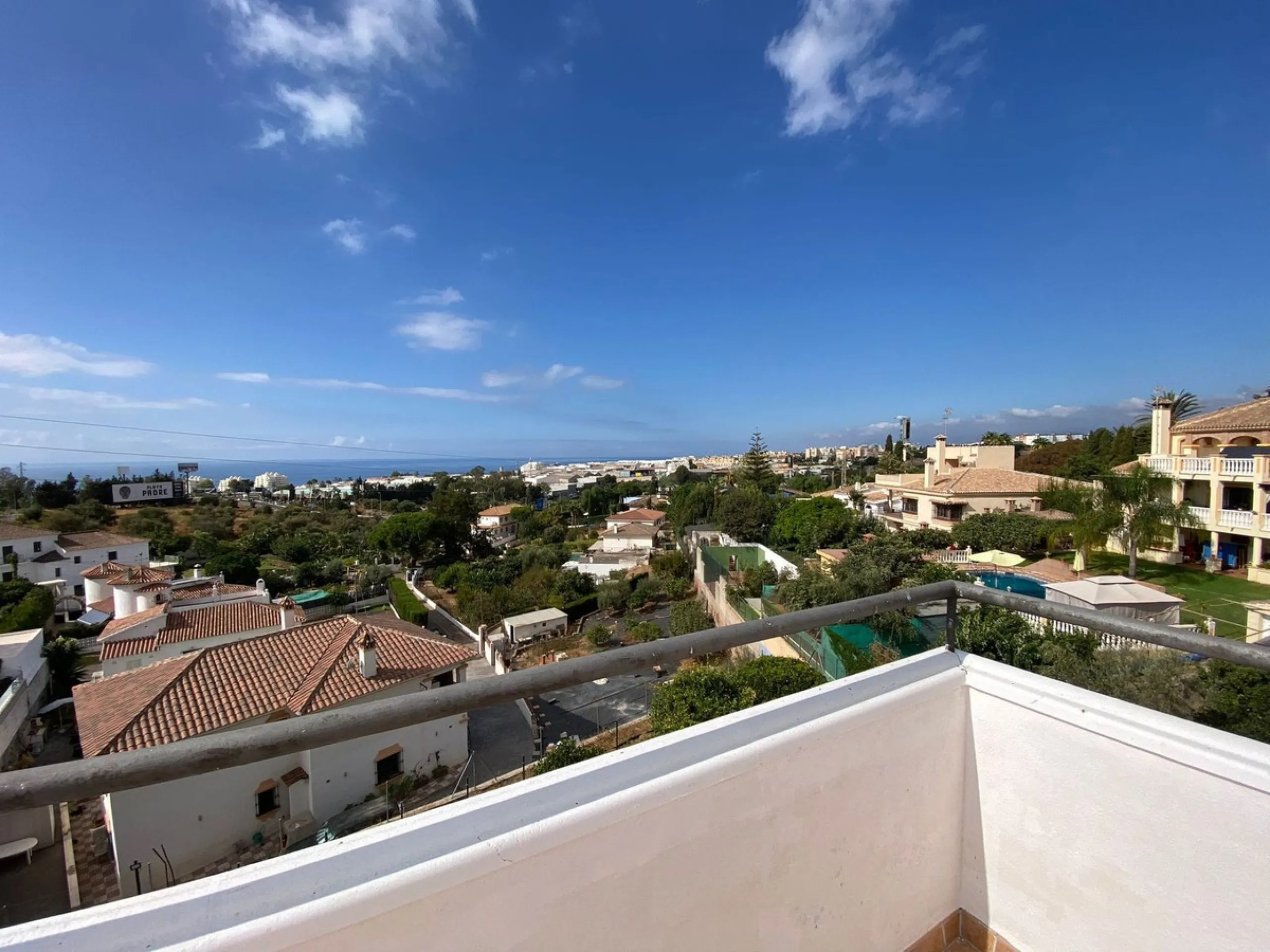 House - Detached Villa в продаже в Marbella, Málaga. В доме 7 спален и 5 ванных комнат. Площадь дома 365 м². Площадь участка 983 м²