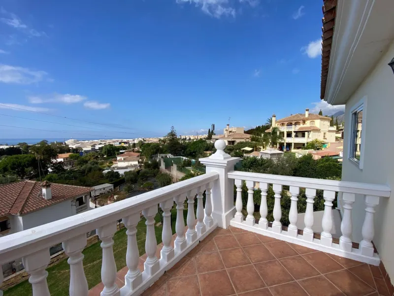 House - Detached Villa в продаже в Marbella, Málaga. В доме 7 спален и 5 ванных комнат. Площадь дома 365 м². Площадь участка 983 м²