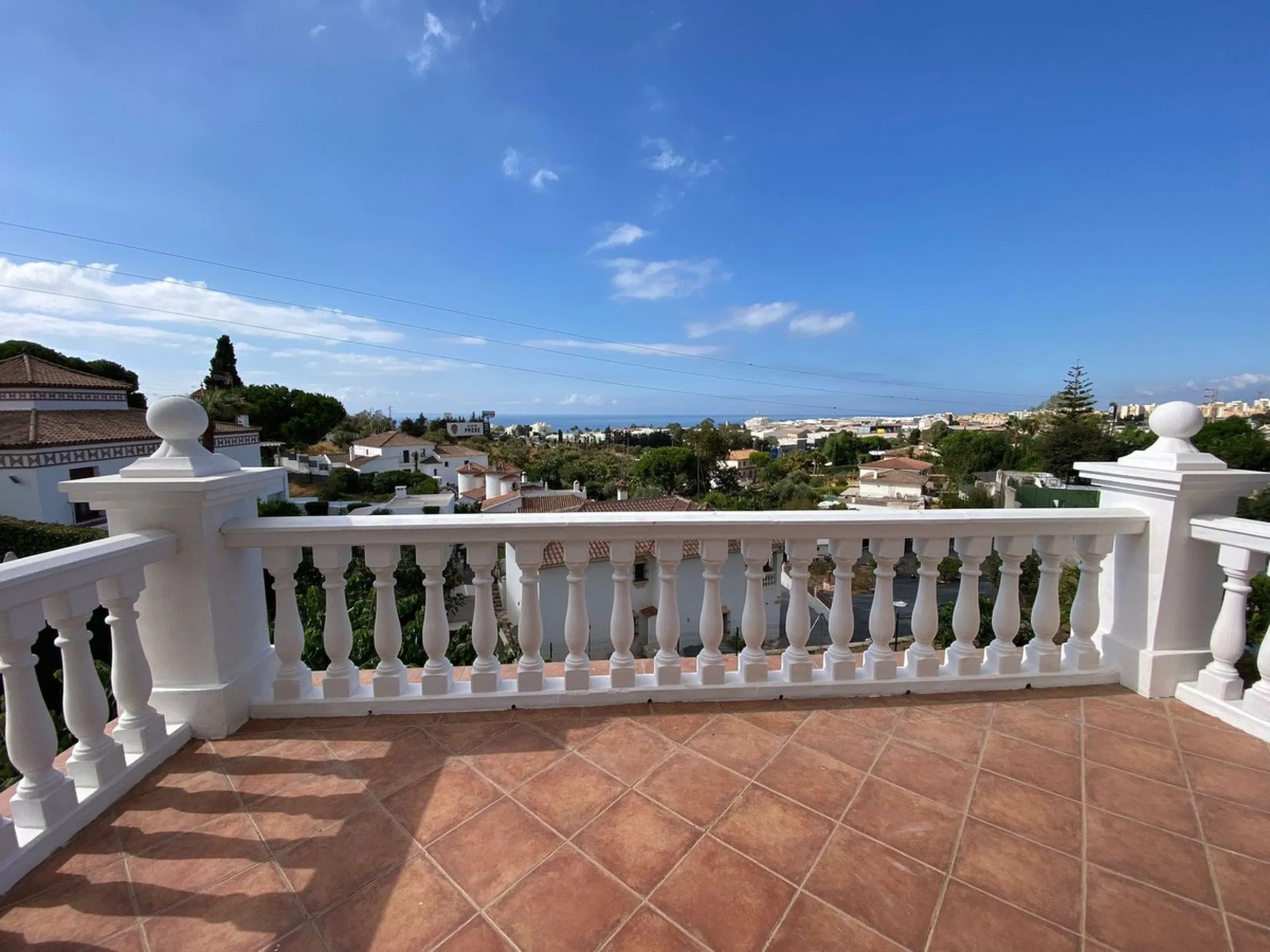 House - Detached Villa в продаже в Marbella, Málaga. В доме 7 спален и 5 ванных комнат. Площадь дома 365 м². Площадь участка 983 м²