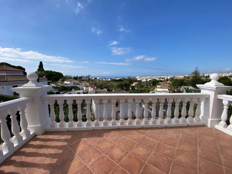 House - Detached Villa в продаже в Marbella, Málaga. В доме 7 спален и 5 ванных комнат. Площадь дома 365 м². Площадь участка 983 м²