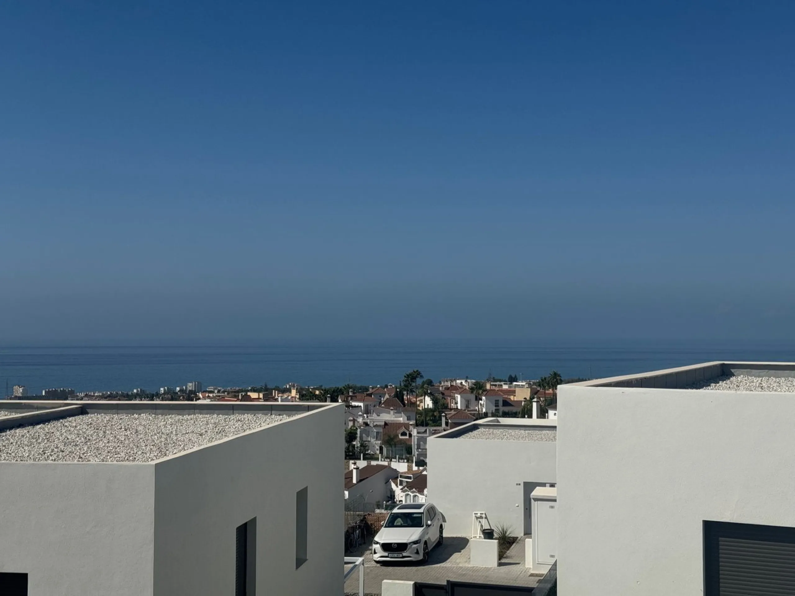 This is  a great opportunity to buy a brand new semidetached house in a gated urbanisation in Riviera del Sol, Mijas,.This 3 bedroom, 2 bathroom home is distributed over 2 floors. and has amazing sea views. This  home has been designed with  comfort in mi