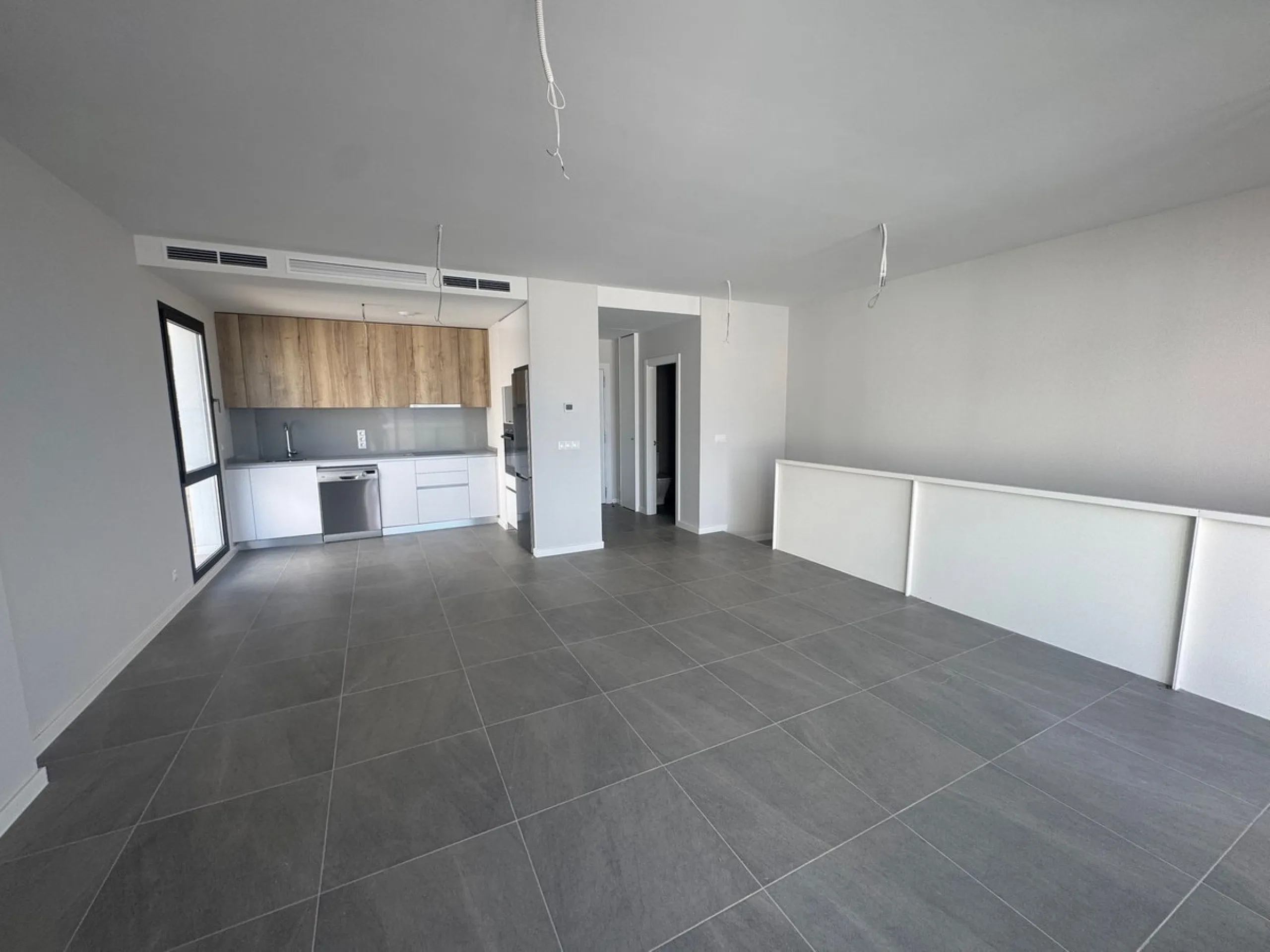 This is  a great opportunity to buy a brand new semidetached house in a gated urbanisation in Riviera del Sol, Mijas,.This 3 bedroom, 2 bathroom home is distributed over 2 floors. and has amazing sea views. This  home has been designed with  comfort in mi