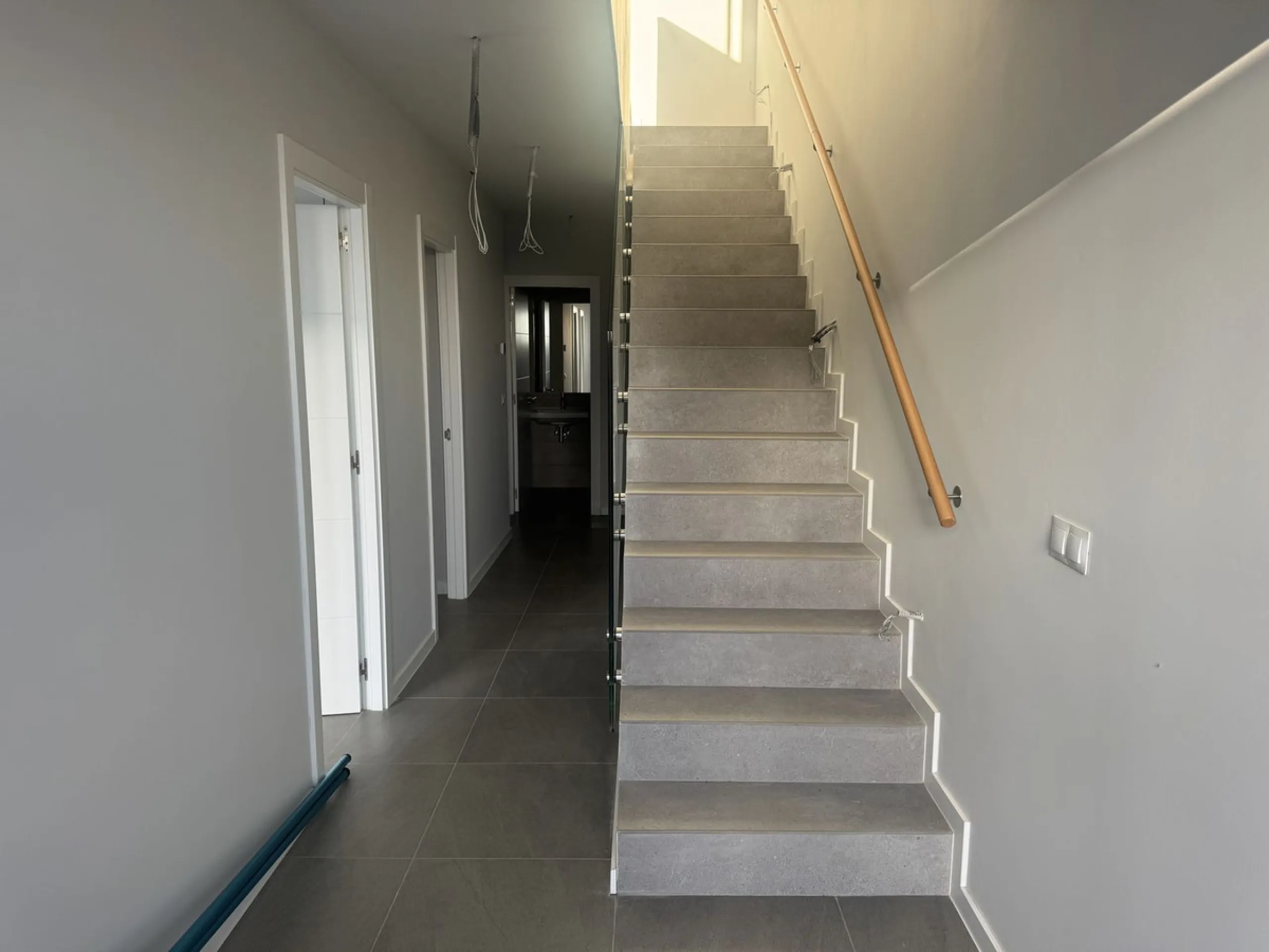 This is  a great opportunity to buy a brand new semidetached house in a gated urbanisation in Riviera del Sol, Mijas,.This 3 bedroom, 2 bathroom home is distributed over 2 floors. and has amazing sea views. This  home has been designed with  comfort in mi