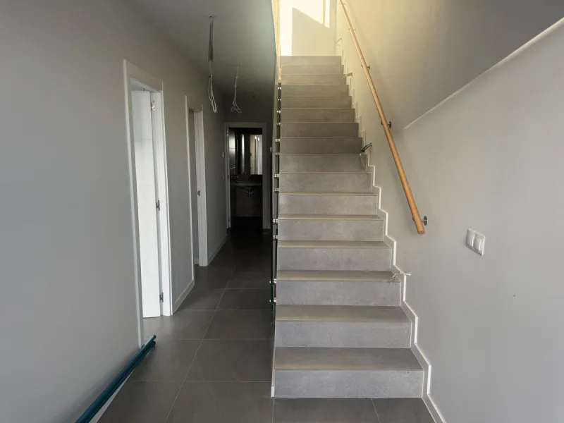This is  a great opportunity to buy a brand new semidetached house in a gated urbanisation in Riviera del Sol, Mijas,.This 3 bedroom, 2 bathroom home is distributed over 2 floors. and has amazing sea views. This  home has been designed with  comfort in mi