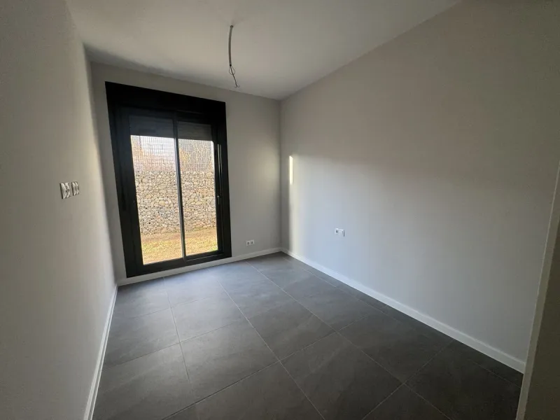 This is  a great opportunity to buy a brand new semidetached house in a gated urbanisation in Riviera del Sol, Mijas,.This 3 bedroom, 2 bathroom home is distributed over 2 floors. and has amazing sea views. This  home has been designed with  comfort in mi