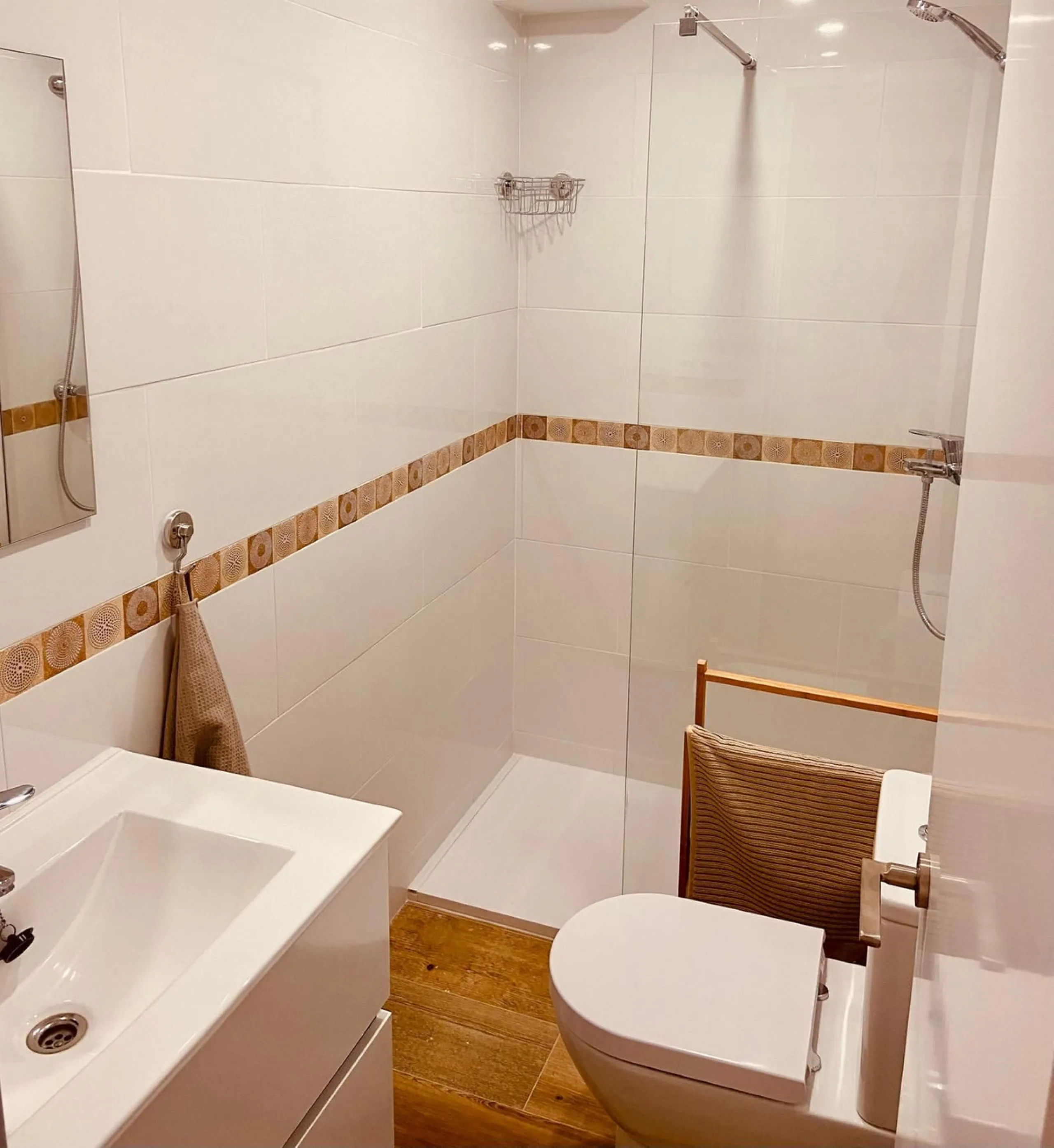 CHARMING  TOTALLY RENOVATED 2 BED 2 BATH APARTMENT IN TOP LOCATION IN THE HEART OF FUENGIROLA