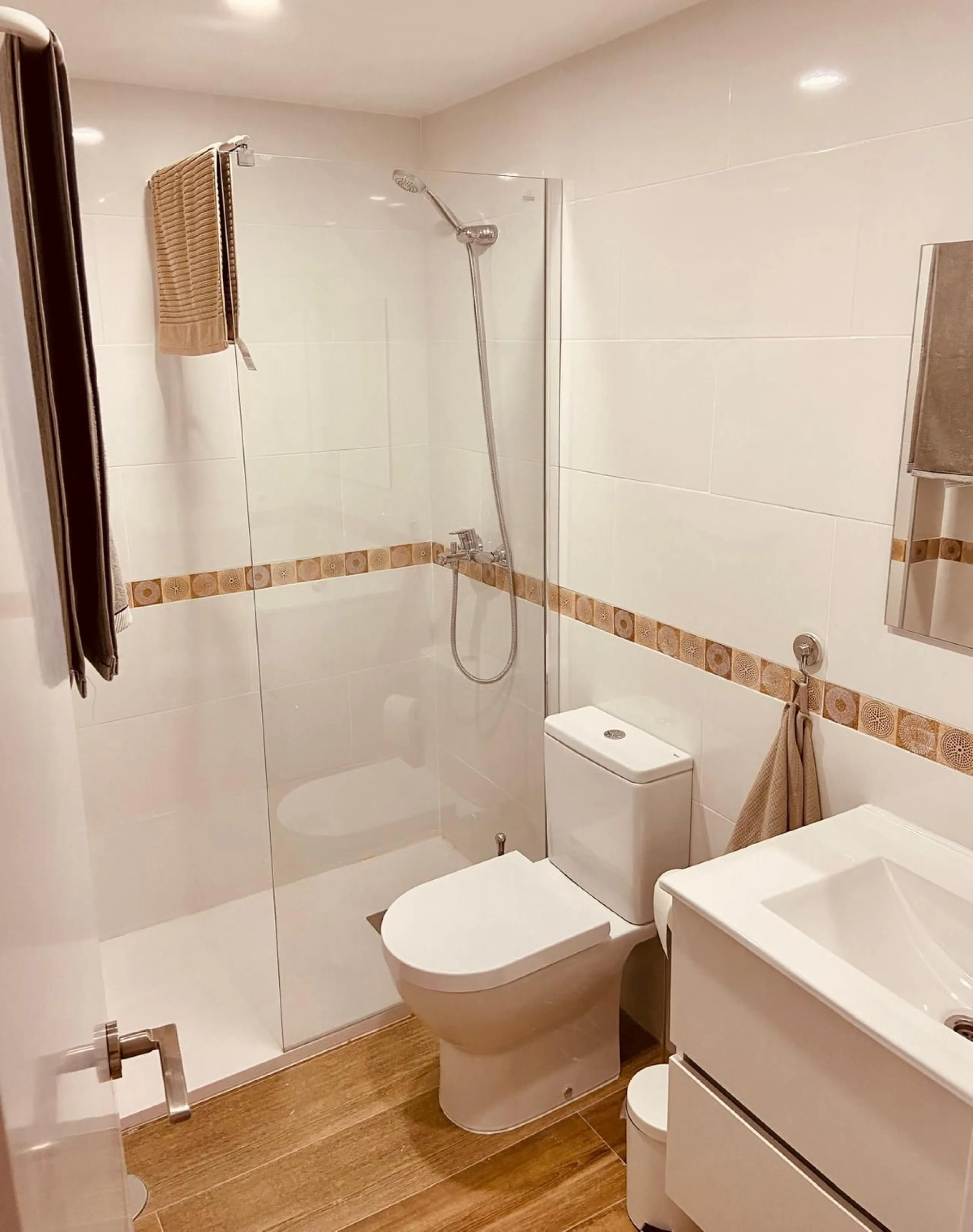 CHARMING  TOTALLY RENOVATED 2 BED 2 BATH APARTMENT IN TOP LOCATION IN THE HEART OF FUENGIROLA