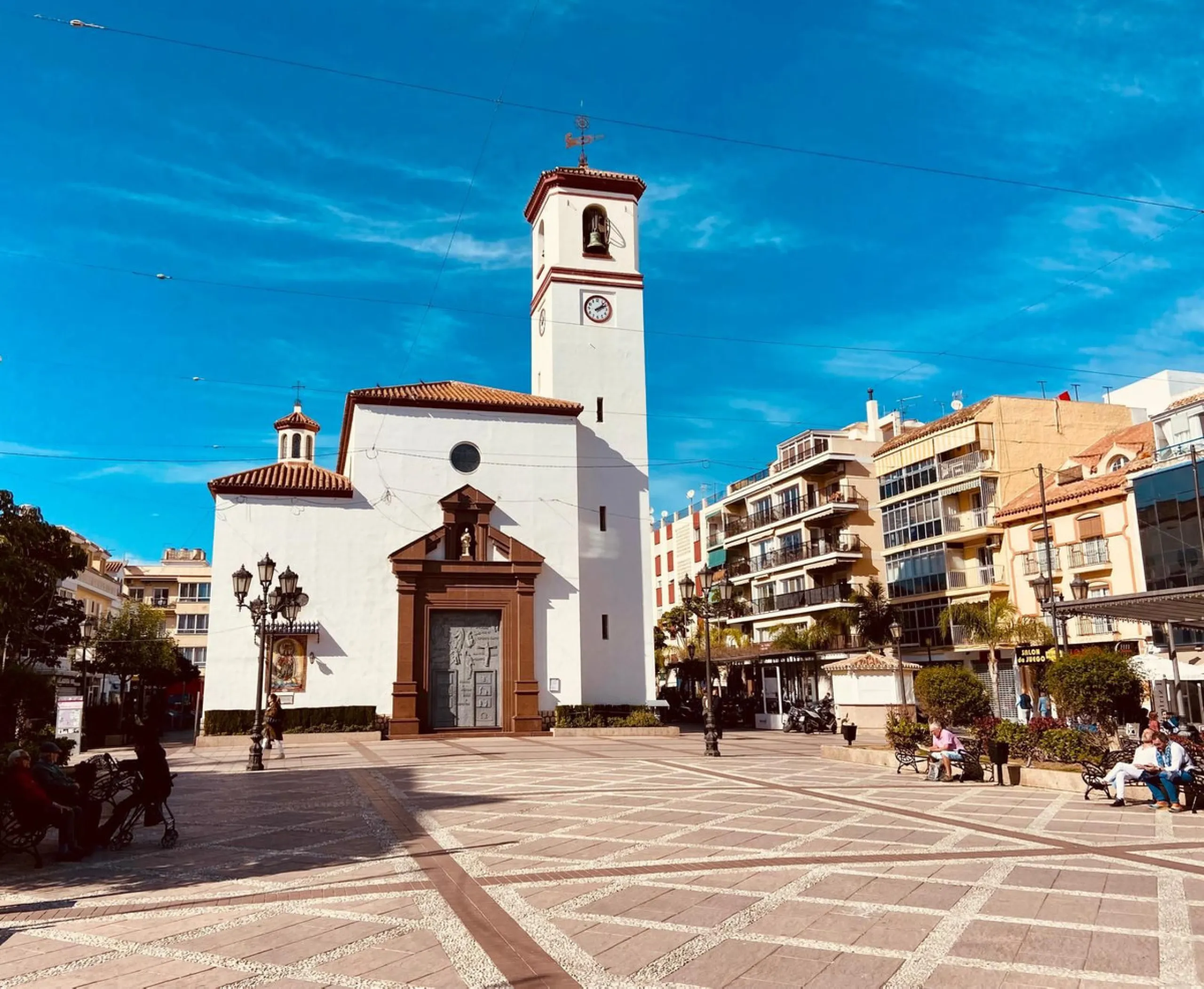 CHARMING  TOTALLY RENOVATED 2 BED 2 BATH APARTMENT IN TOP LOCATION IN THE HEART OF FUENGIROLA