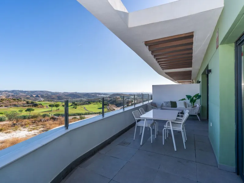 Fantastic duplex penthouse with tourist license. 2 bedrooms and 2 bathrooms with 2 spacious terraces and spectacular views in one of the best urbanization's in La Cala de Mijas