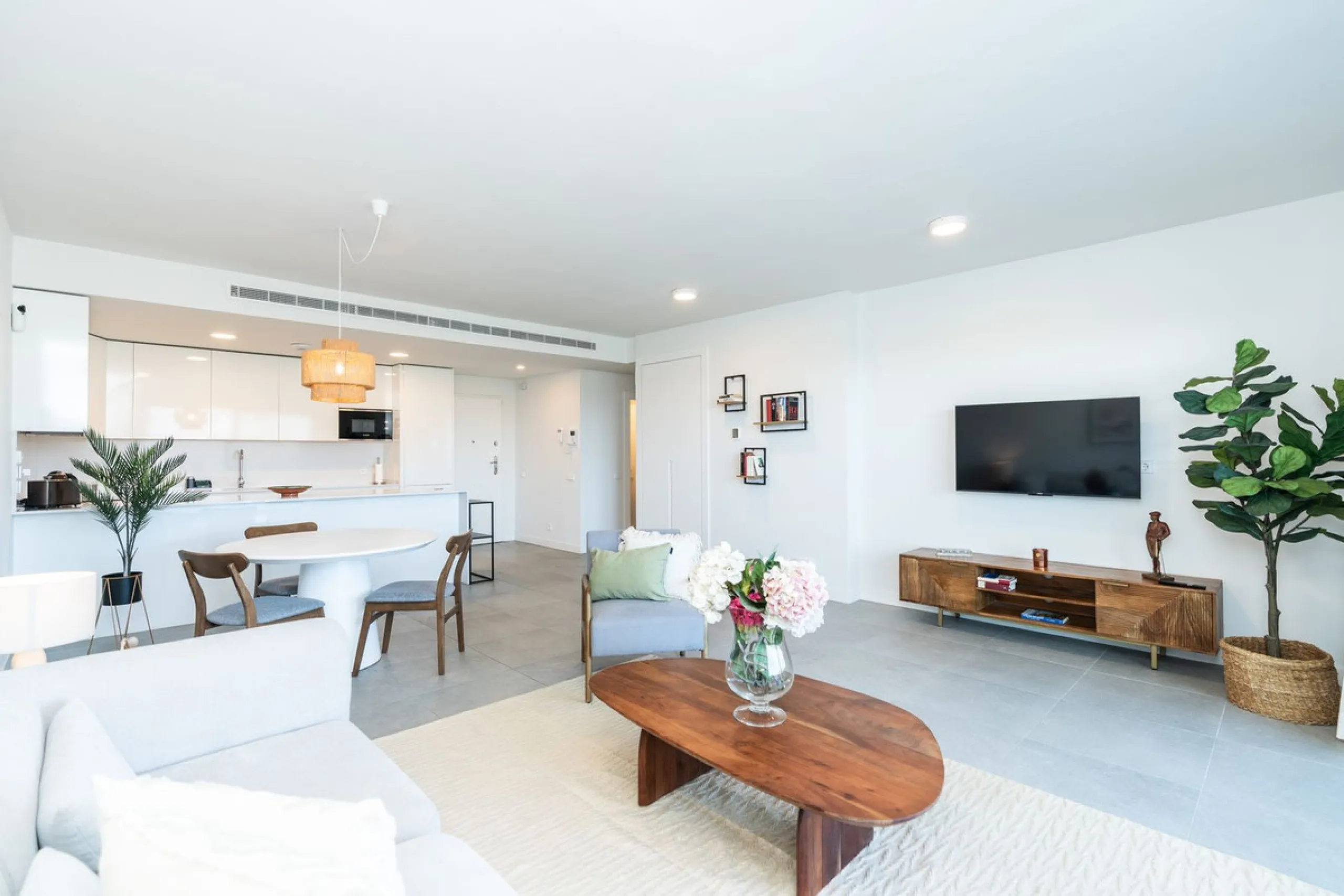 Fantastic duplex penthouse with tourist license. 2 bedrooms and 2 bathrooms with 2 spacious terraces and spectacular views in one of the best urbanization's in La Cala de Mijas
