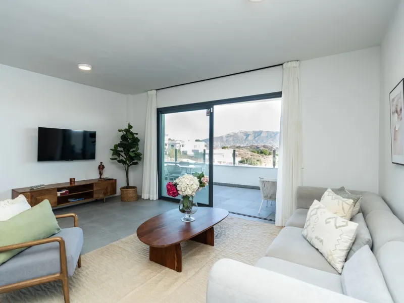 Fantastic duplex penthouse with tourist license. 2 bedrooms and 2 bathrooms with 2 spacious terraces and spectacular views in one of the best urbanization's in La Cala de Mijas