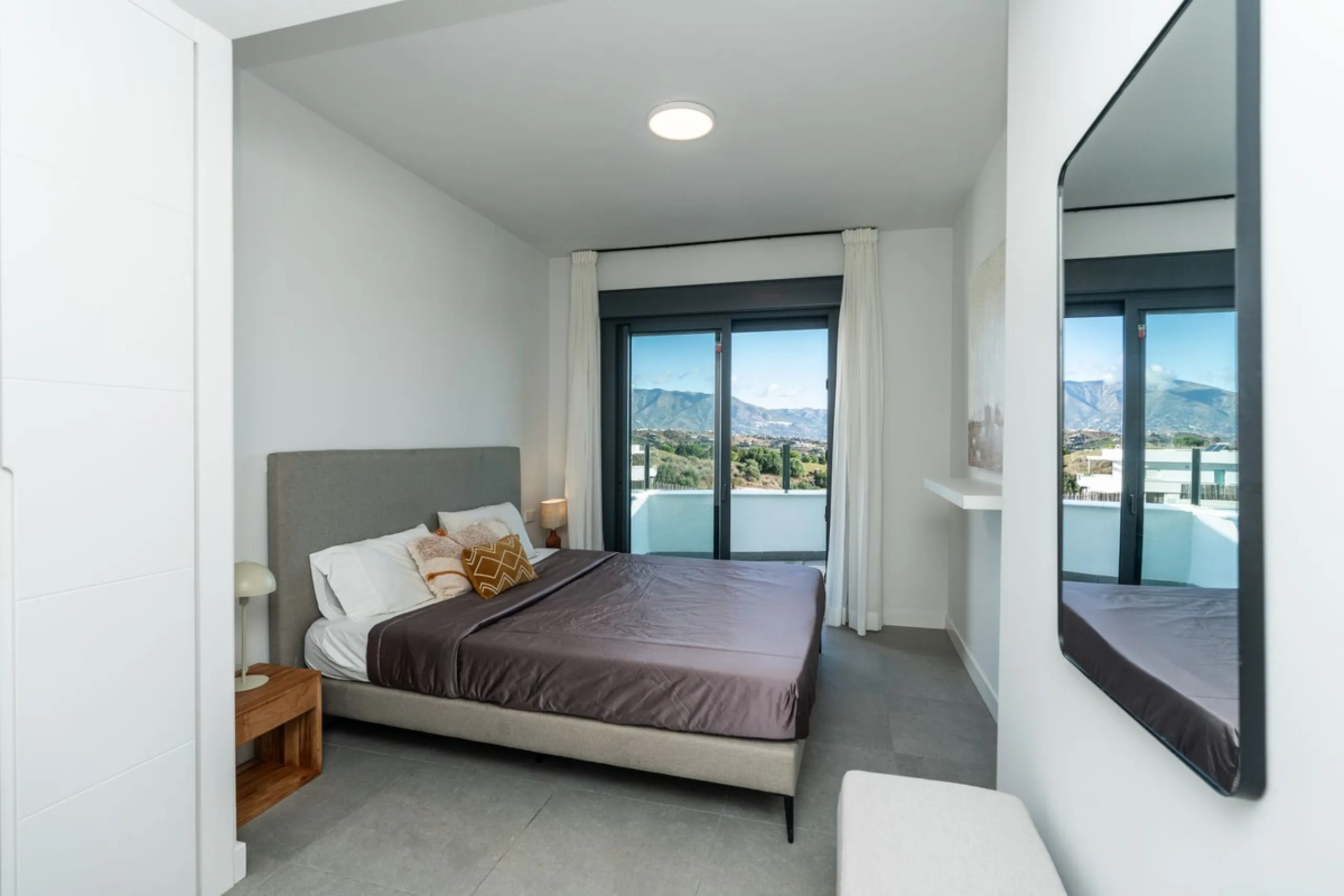 Fantastic duplex penthouse with tourist license. 2 bedrooms and 2 bathrooms with 2 spacious terraces and spectacular views in one of the best urbanization's in La Cala de Mijas