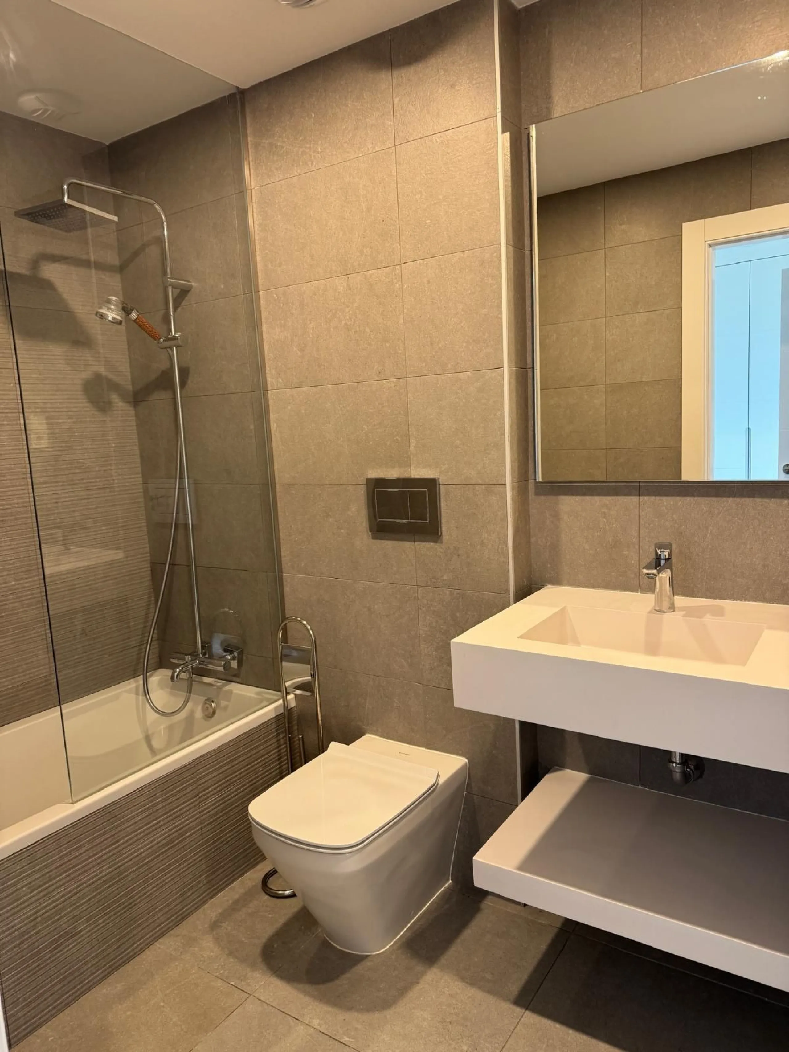 Fantastic duplex penthouse with tourist license. 2 bedrooms and 2 bathrooms with 2 spacious terraces and spectacular views in one of the best urbanization's in La Cala de Mijas