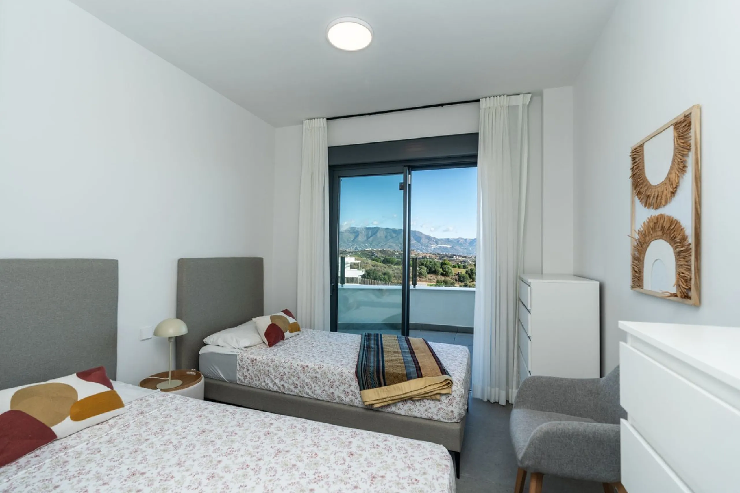 Fantastic duplex penthouse with tourist license. 2 bedrooms and 2 bathrooms with 2 spacious terraces and spectacular views in one of the best urbanization's in La Cala de Mijas
