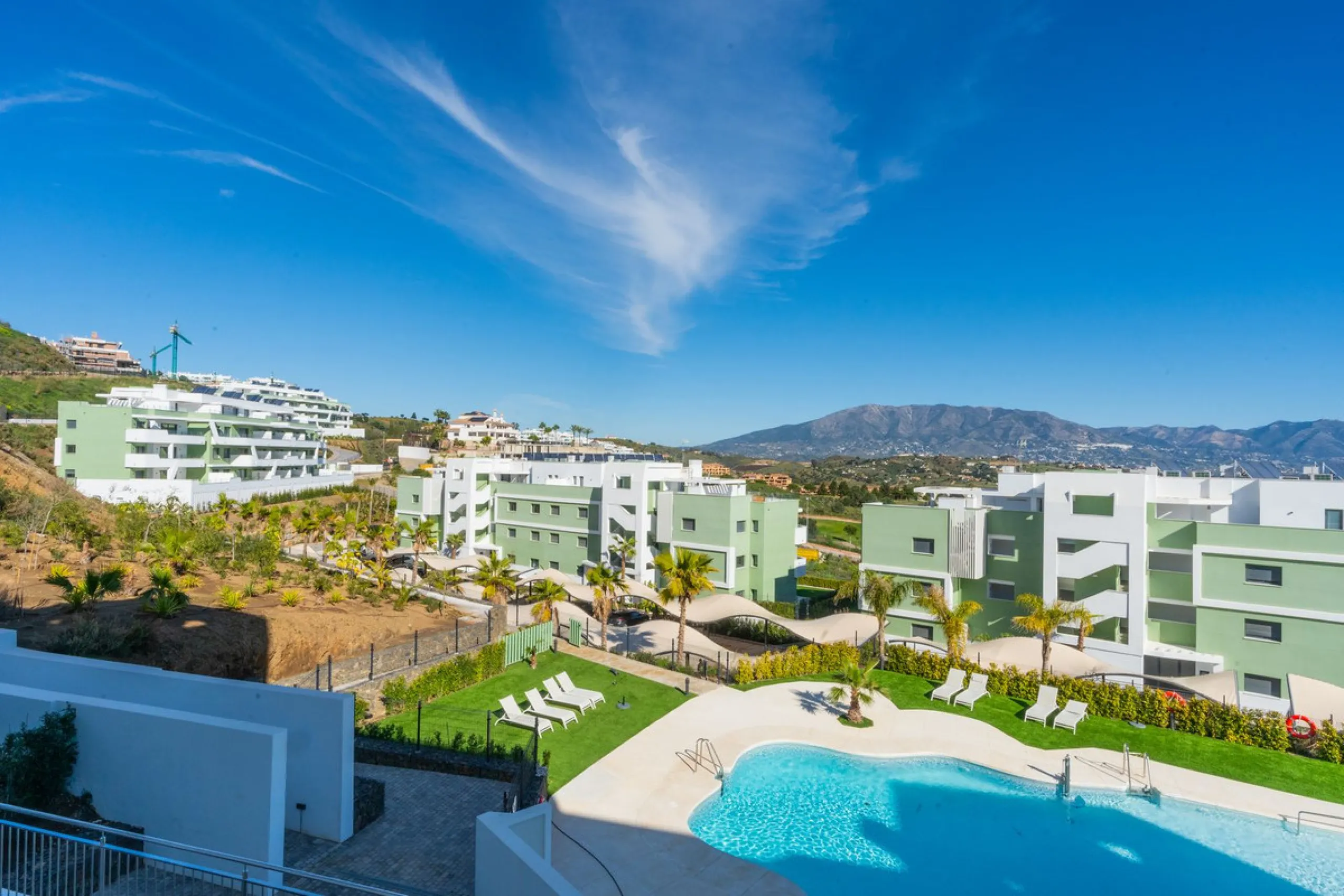 Fantastic duplex penthouse with tourist license. 2 bedrooms and 2 bathrooms with 2 spacious terraces and spectacular views in one of the best urbanization's in La Cala de Mijas