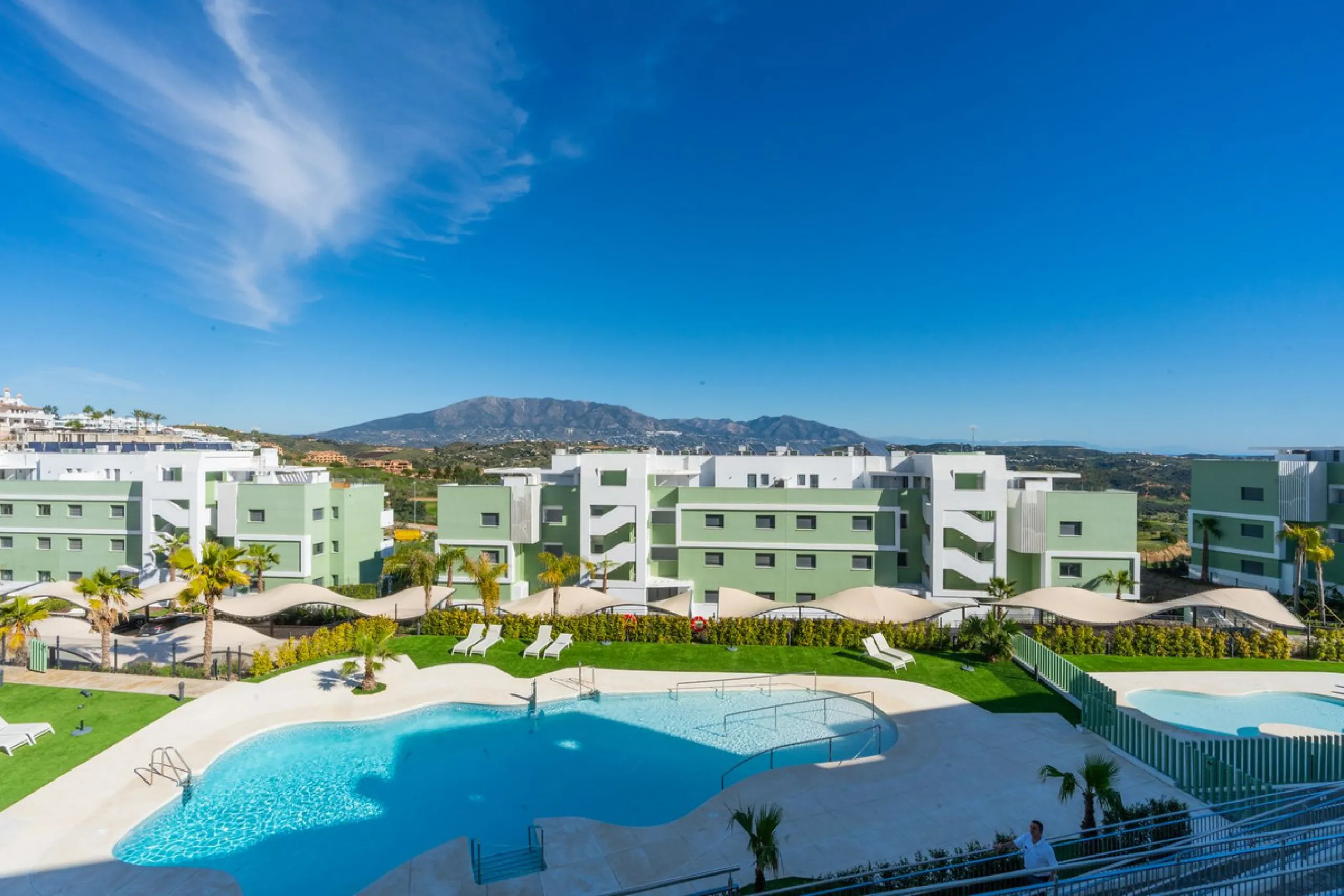 Fantastic duplex penthouse with tourist license. 2 bedrooms and 2 bathrooms with 2 spacious terraces and spectacular views in one of the best urbanization's in La Cala de Mijas