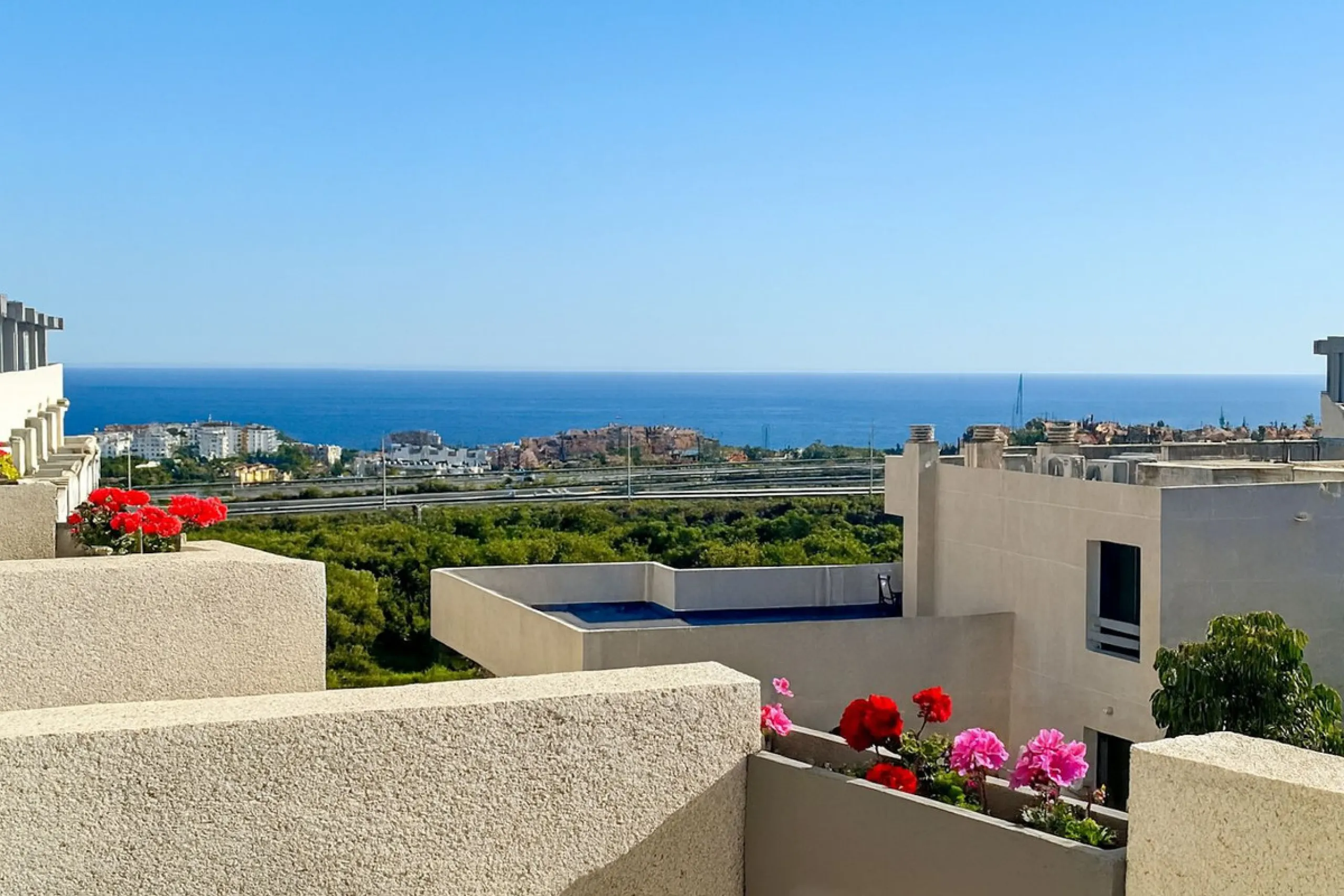 Welcome to this three-level apartment in Riviera del Sol.