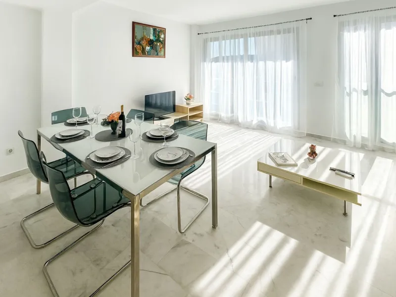 Welcome to this three-level apartment in Riviera del Sol.