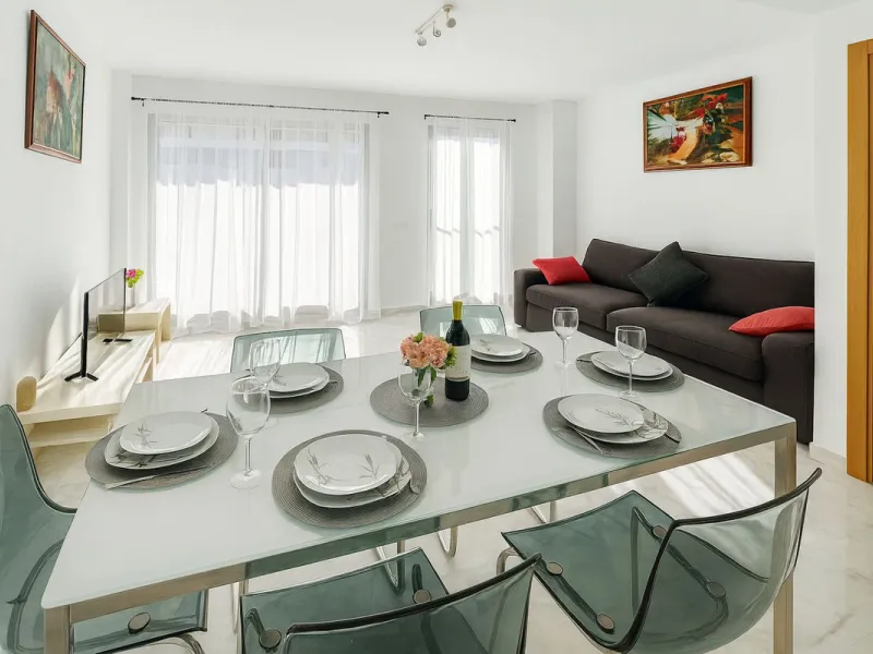 Welcome to this three-level apartment in Riviera del Sol.