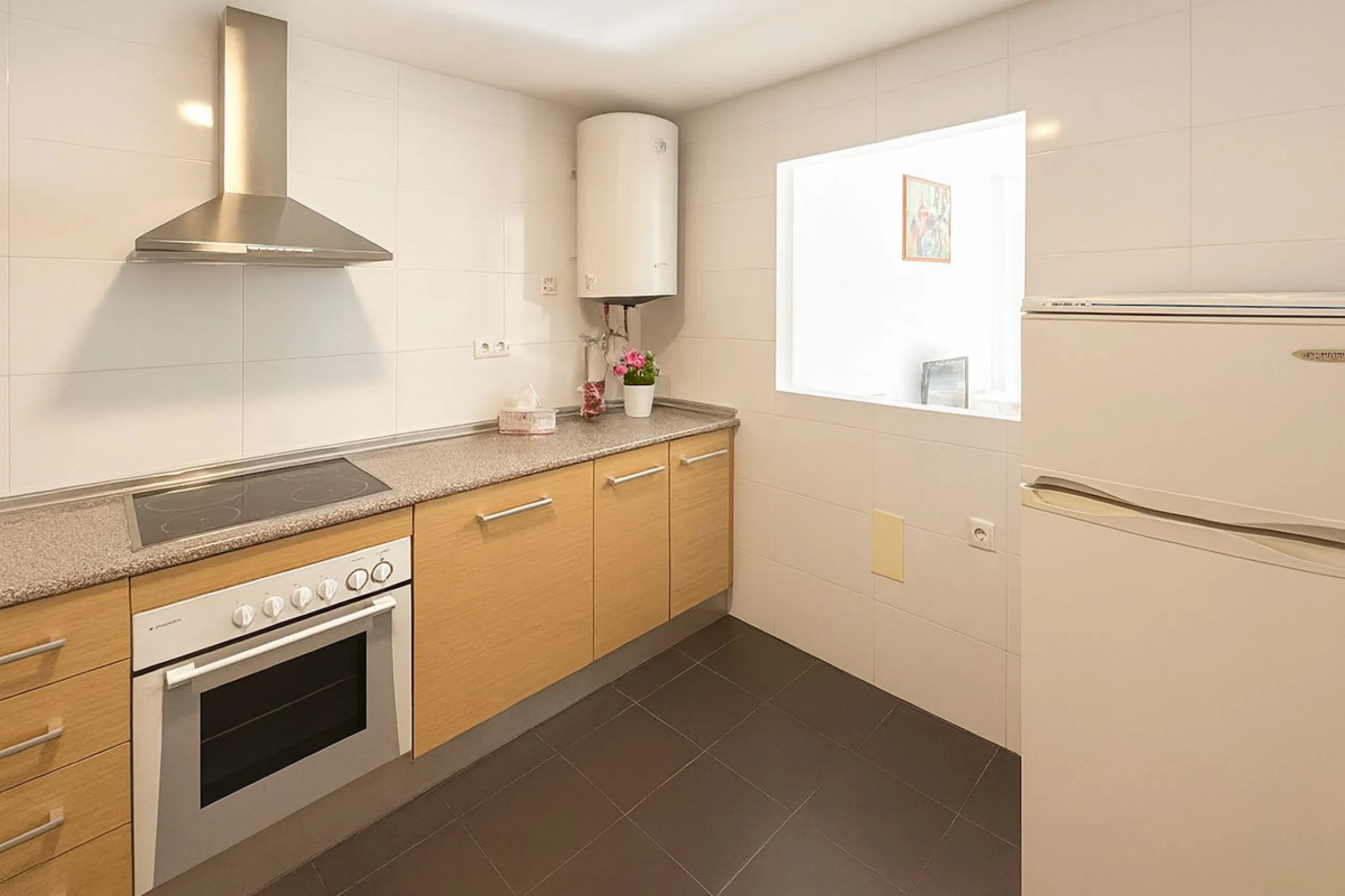 Welcome to this three-level apartment in Riviera del Sol.