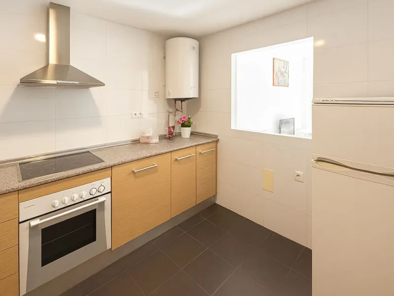 Welcome to this three-level apartment in Riviera del Sol.