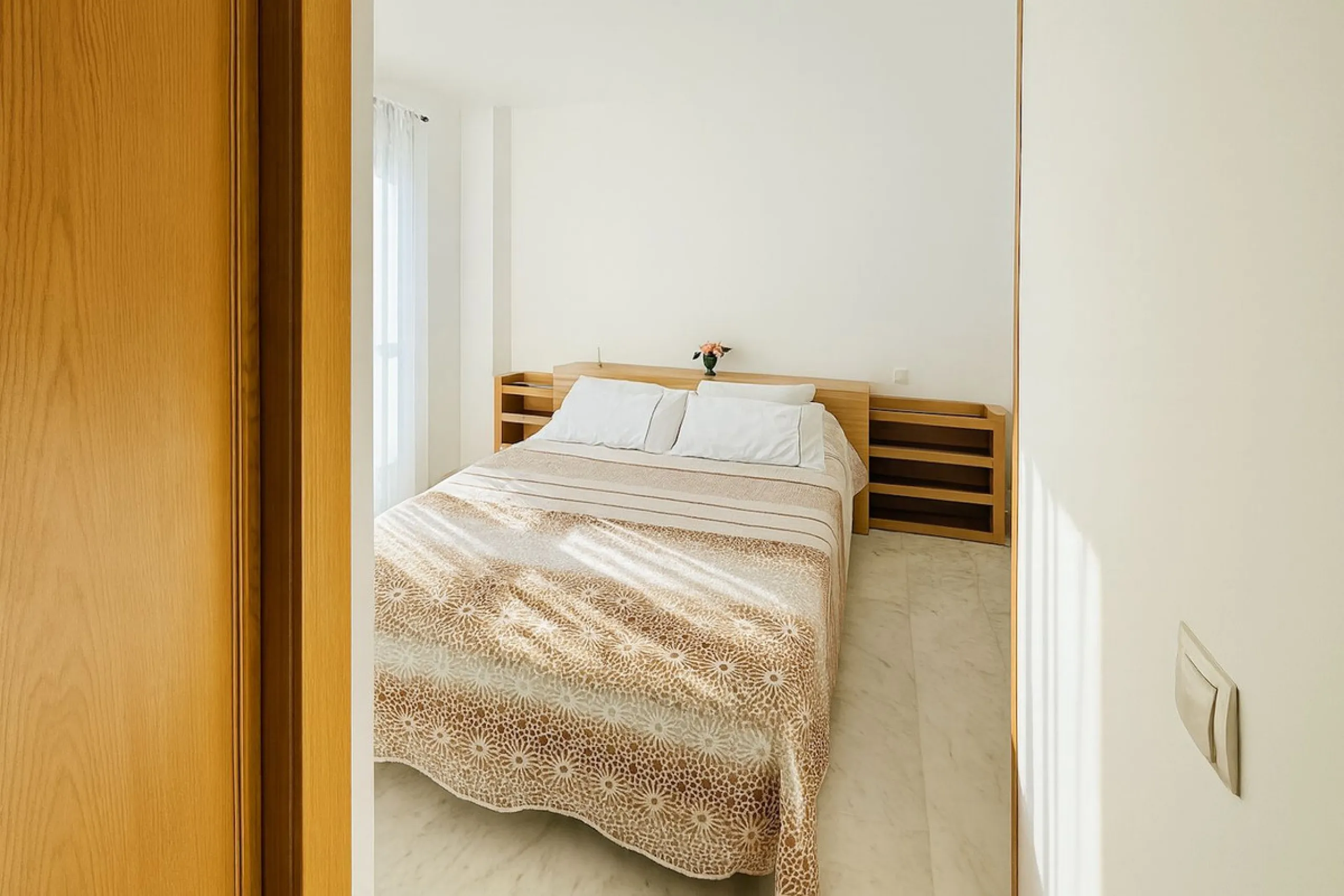 Welcome to this three-level apartment in Riviera del Sol.