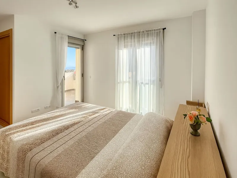 Welcome to this three-level apartment in Riviera del Sol.