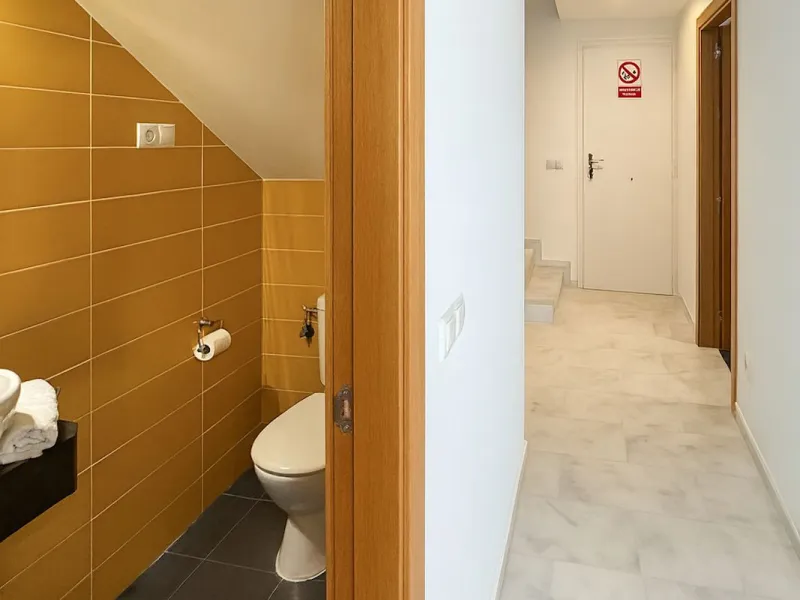 Welcome to this three-level apartment in Riviera del Sol.