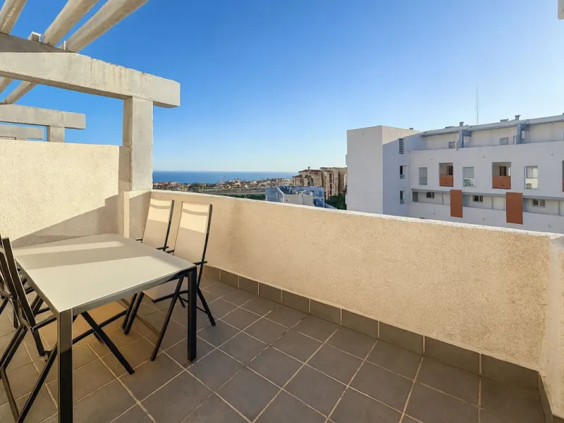 Welcome to this three-level apartment in Riviera del Sol.