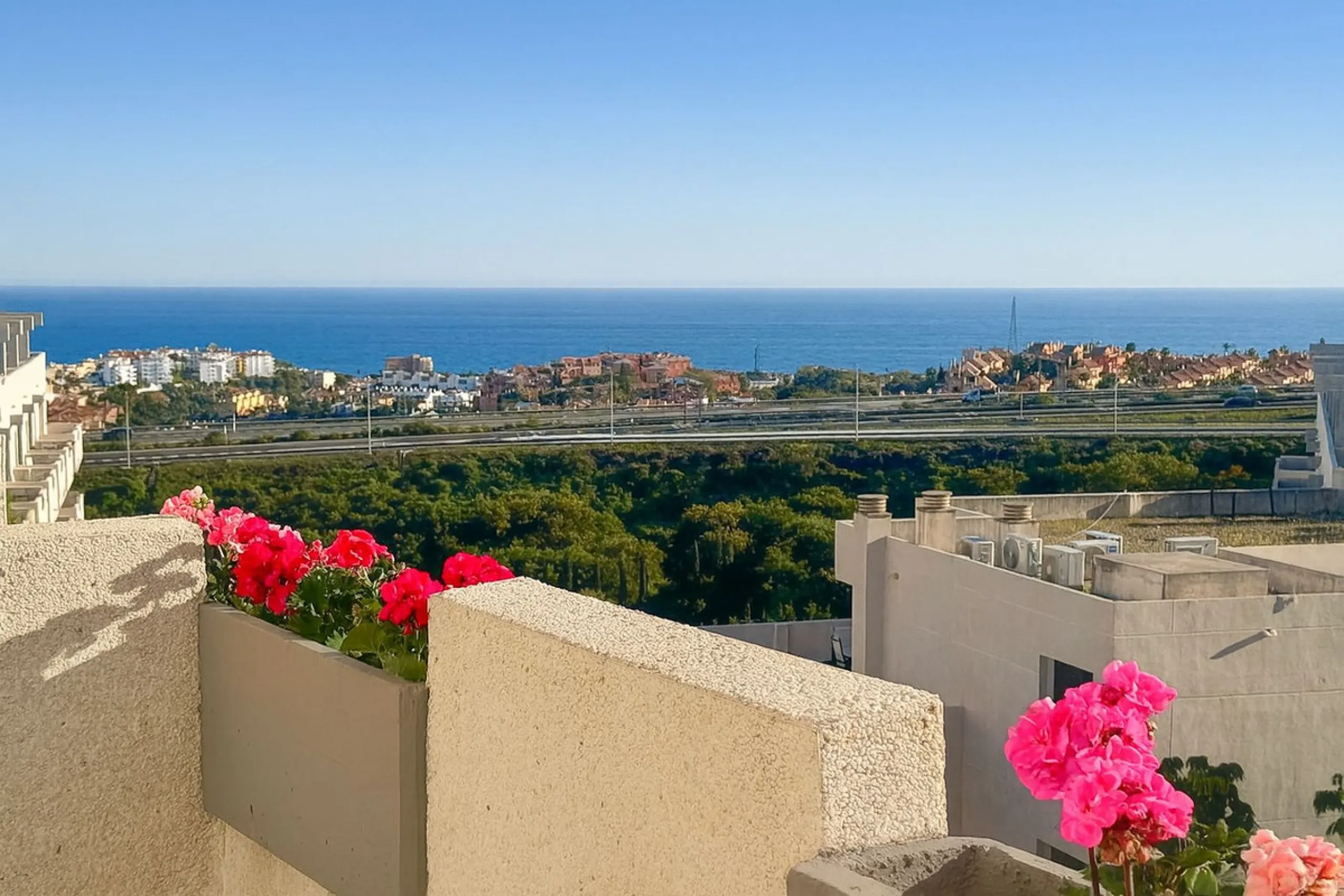 Welcome to this three-level apartment in Riviera del Sol.