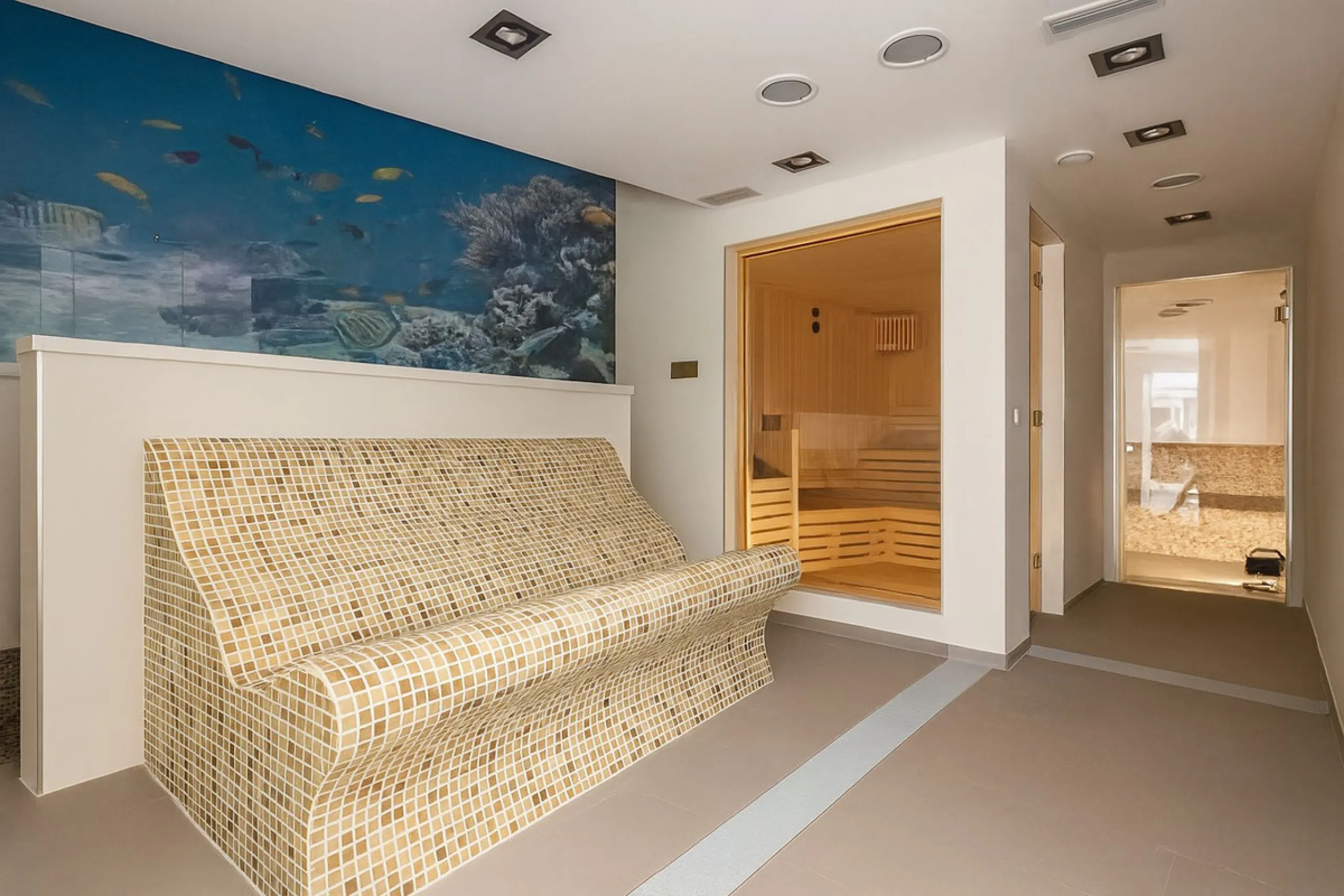 Welcome to this three-level apartment in Riviera del Sol.