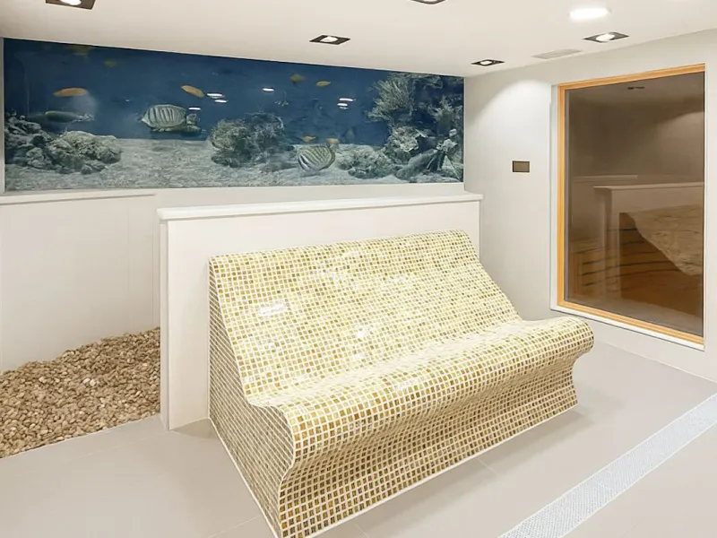 Welcome to this three-level apartment in Riviera del Sol.