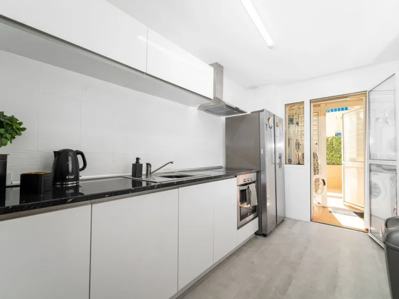 Charming 3-Bedroom Apartment with Large Terrace in Complex with Pool - Fuengirola !!
