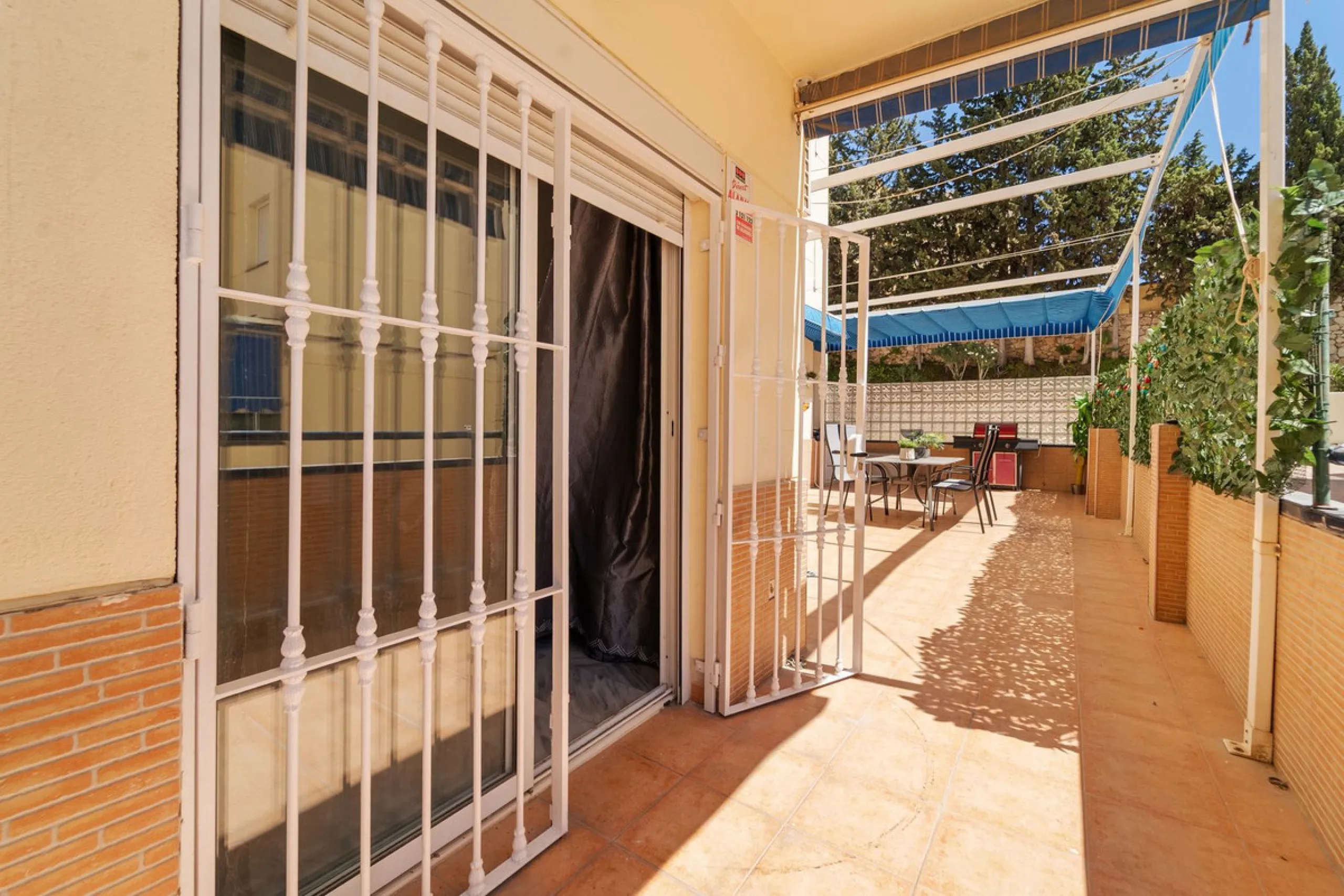 Charming 3-Bedroom Apartment with Large Terrace in Complex with Pool - Fuengirola !!