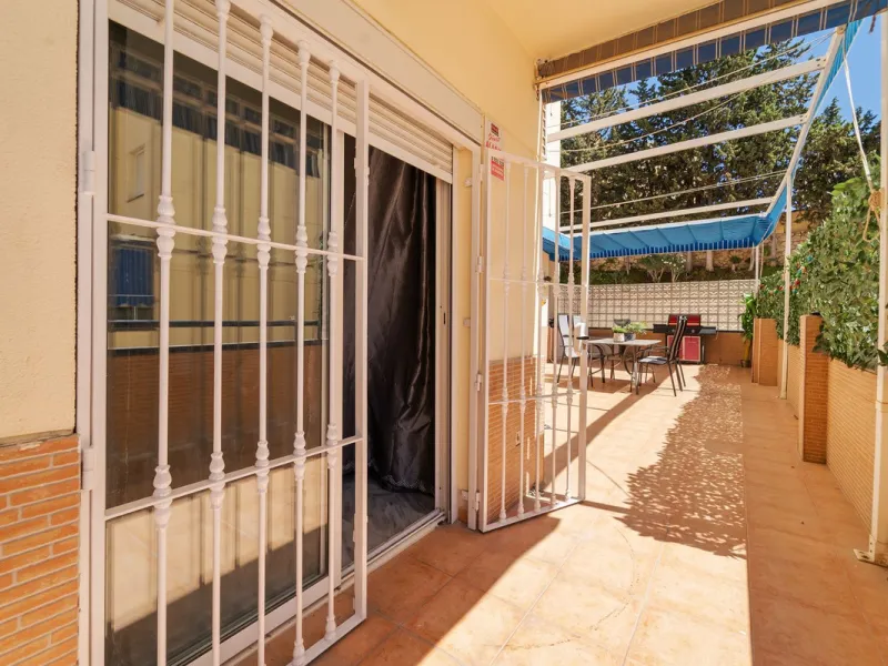 Charming 3-Bedroom Apartment with Large Terrace in Complex with Pool - Fuengirola !!