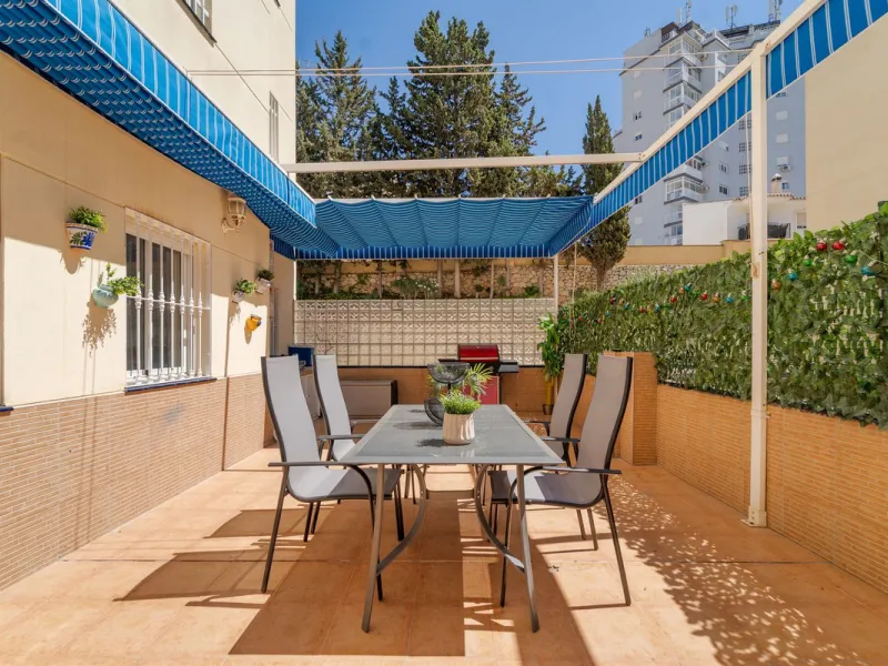 Charming 3-Bedroom Apartment with Large Terrace in Complex with Pool - Fuengirola !!