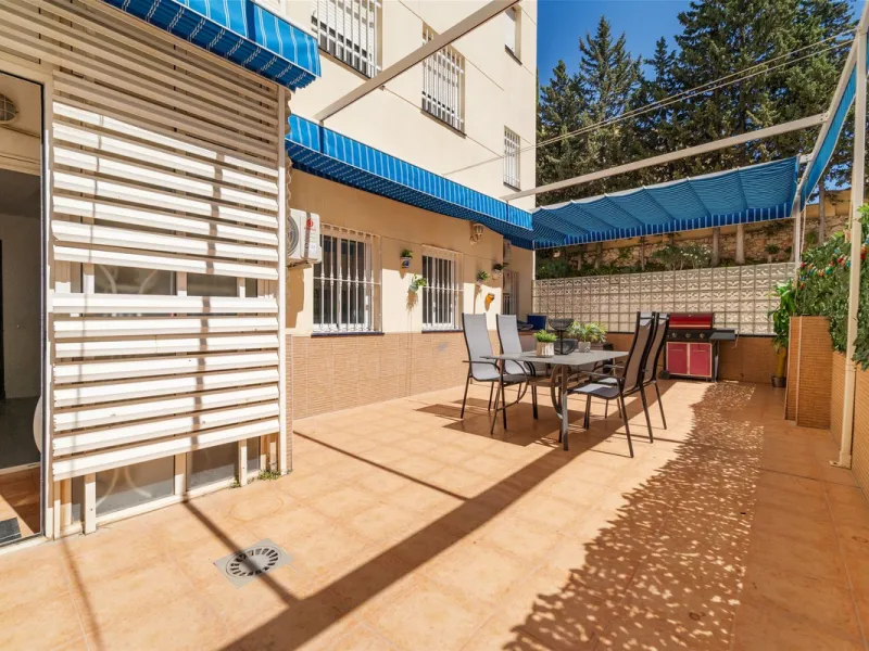 Charming 3-Bedroom Apartment with Large Terrace in Complex with Pool - Fuengirola !!