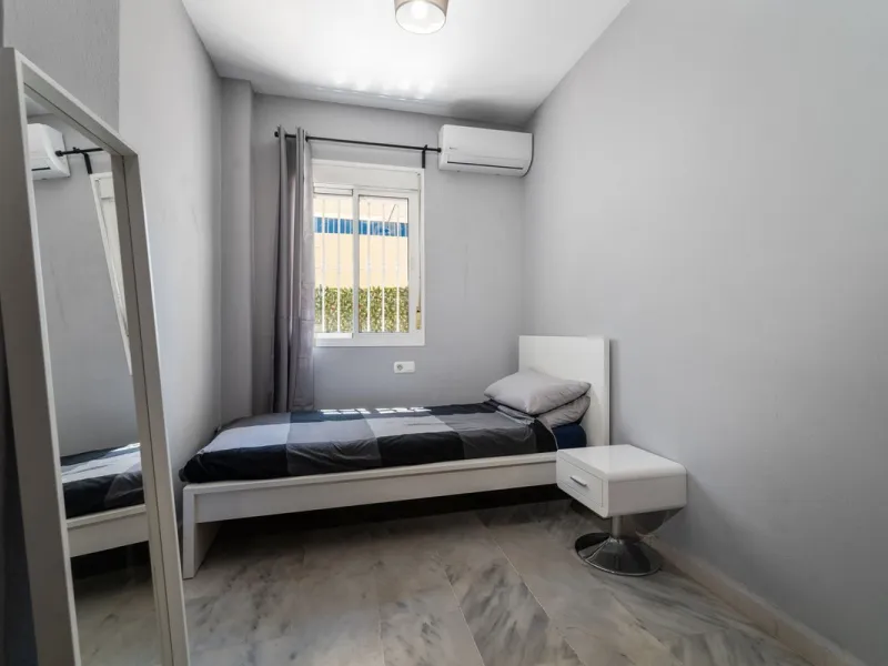 Charming 3-Bedroom Apartment with Large Terrace in Complex with Pool - Fuengirola !!
