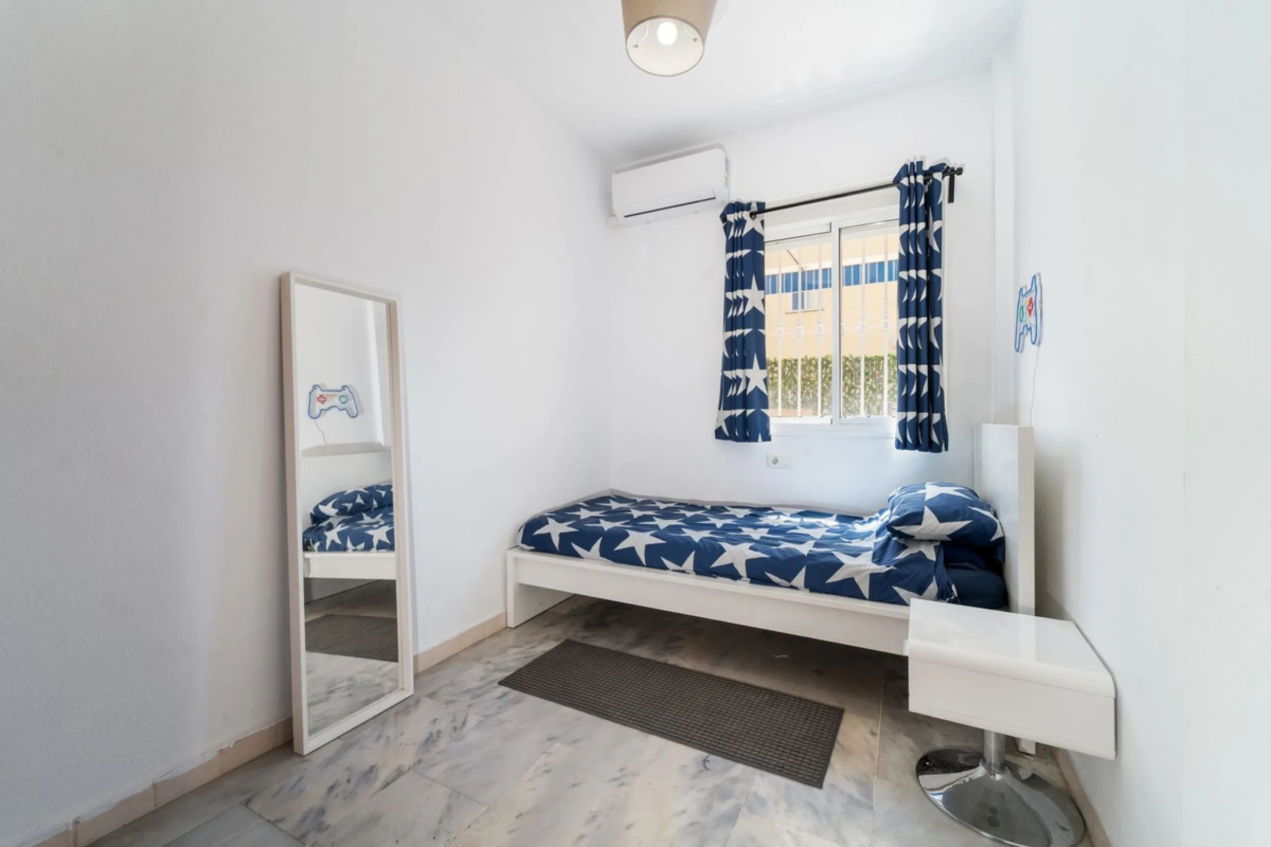 Charming 3-Bedroom Apartment with Large Terrace in Complex with Pool - Fuengirola !!