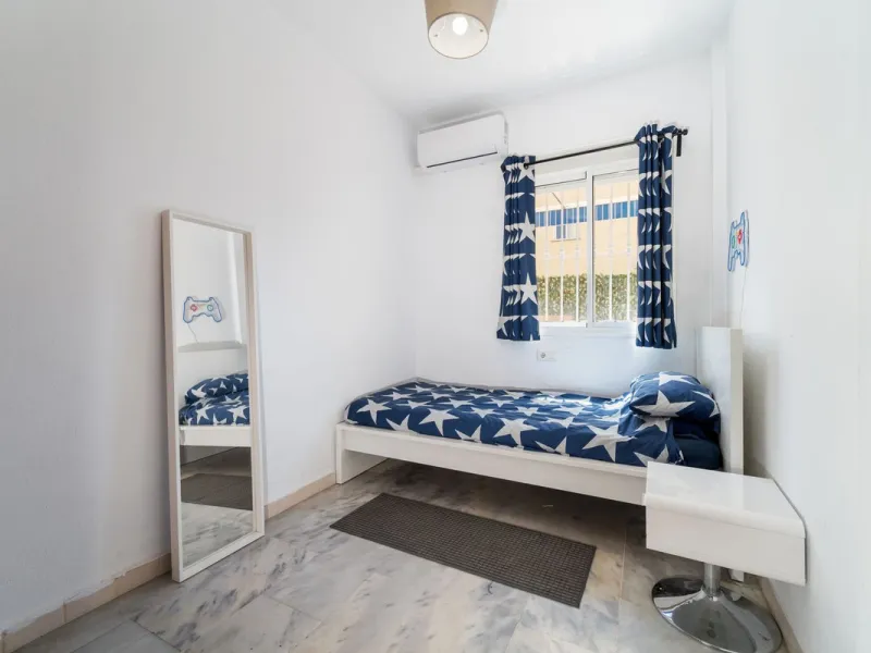 Charming 3-Bedroom Apartment with Large Terrace in Complex with Pool - Fuengirola !!