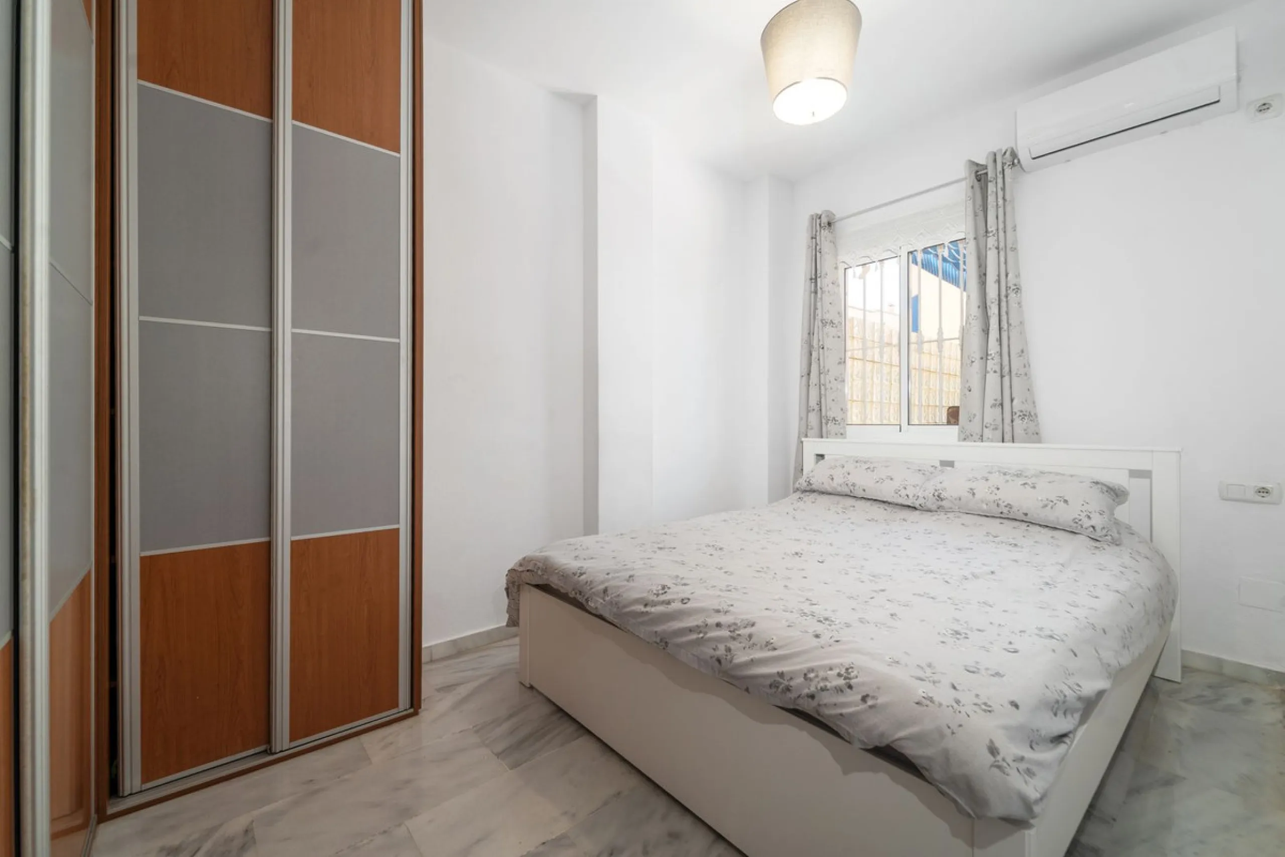 Charming 3-Bedroom Apartment with Large Terrace in Complex with Pool - Fuengirola !!