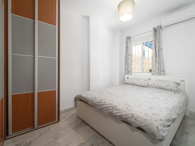 Charming 3-Bedroom Apartment with Large Terrace in Complex with Pool - Fuengirola !!