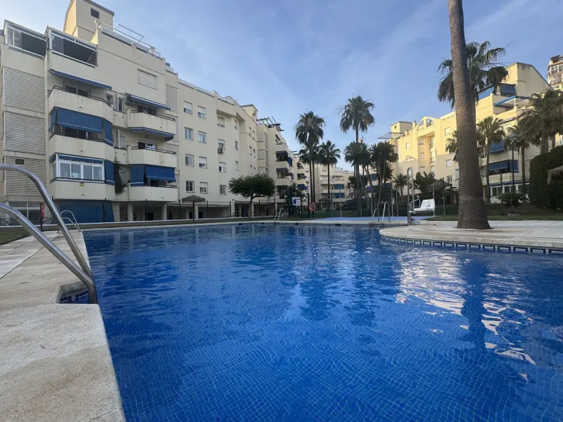Charming 3-Bedroom Apartment with Large Terrace in Complex with Pool - Fuengirola !!