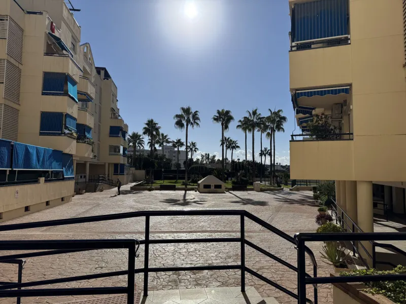 Charming 3-Bedroom Apartment with Large Terrace in Complex with Pool - Fuengirola !!