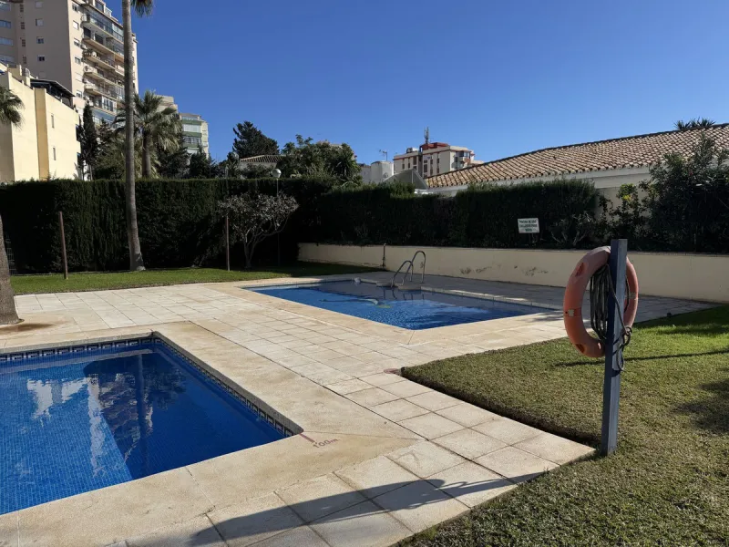 Charming 3-Bedroom Apartment with Large Terrace in Complex with Pool - Fuengirola !!