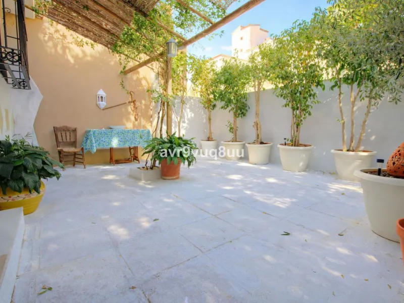 Large family home located in within walking of all the amenities in the area of El Coto.  The ground floor has a large lounge diner, separate fully fitted kitchen, guest toilet, a generous private terrace and upstairs you will find 4 huge bedrooms and a f