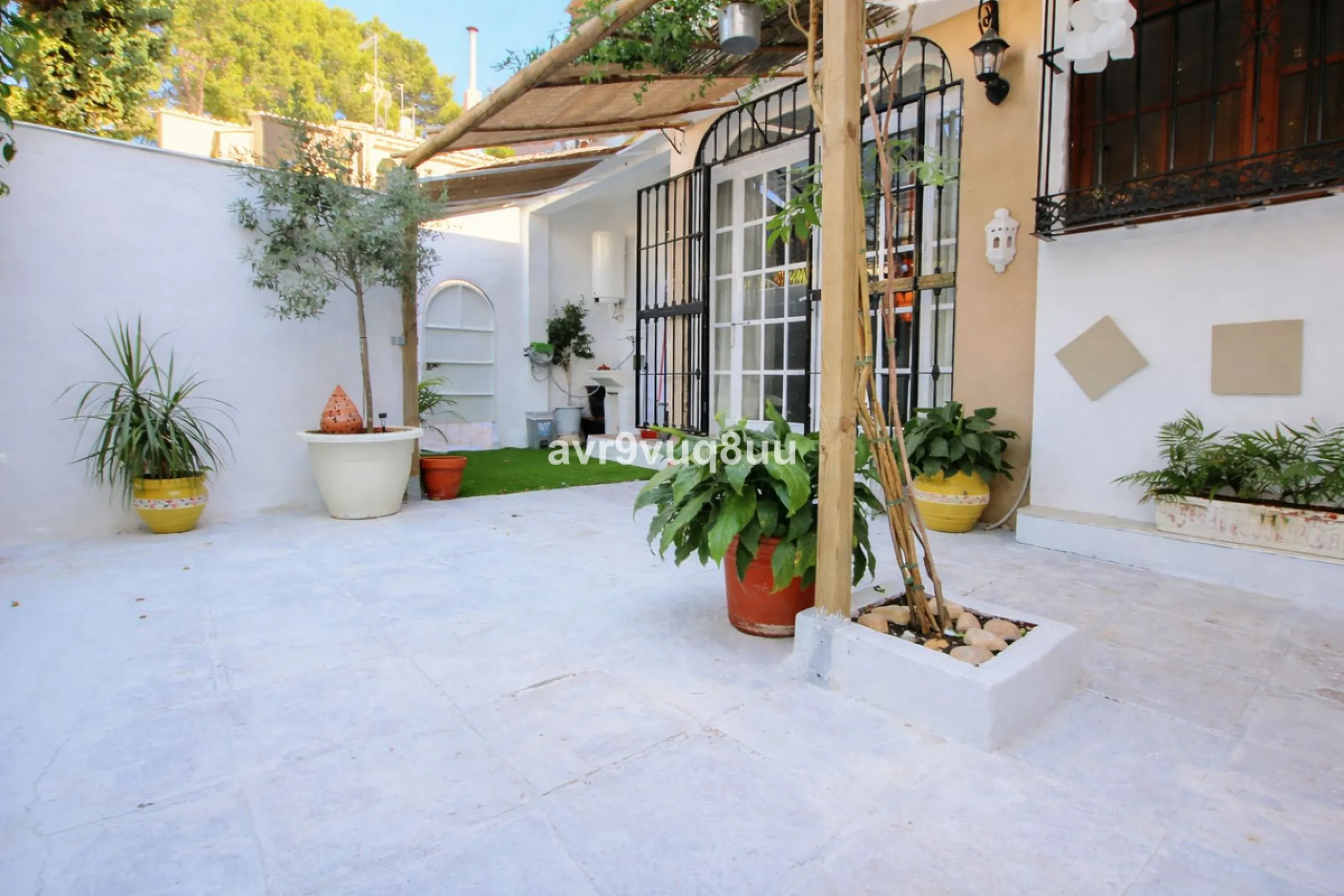 Large family home located in within walking of all the amenities in the area of El Coto.  The ground floor has a large lounge diner, separate fully fitted kitchen, guest toilet, a generous private terrace and upstairs you will find 4 huge bedrooms and a f