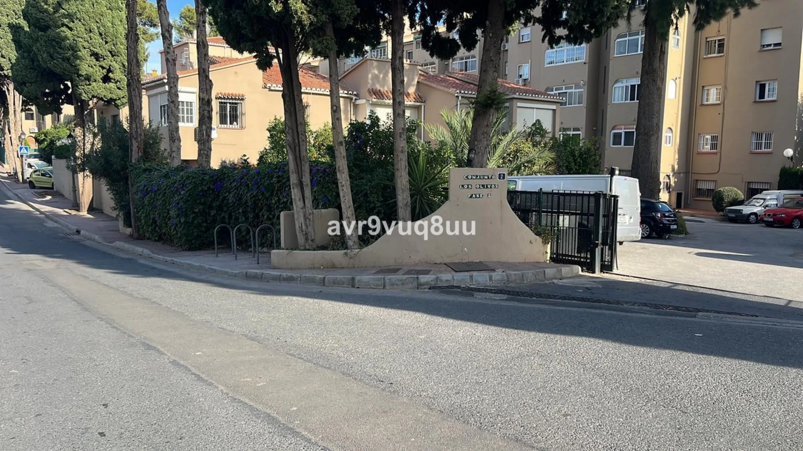 Large family home located in within walking of all the amenities in the area of El Coto.  The ground floor has a large lounge diner, separate fully fitted kitchen, guest toilet, a generous private terrace and upstairs you will find 4 huge bedrooms and a f