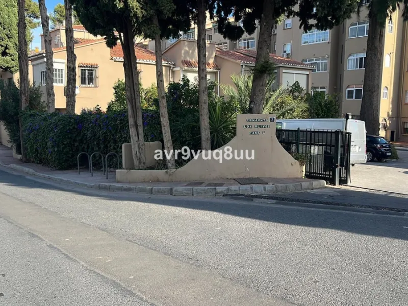 Large family home located in within walking of all the amenities in the area of El Coto.  The ground floor has a large lounge diner, separate fully fitted kitchen, guest toilet, a generous private terrace and upstairs you will find 4 huge bedrooms and a f